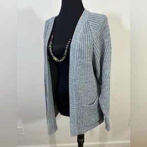 T. R. Bentley sz med open front sweater in a light gray cozy warm sweater